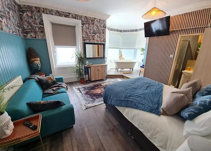 Lemur Lodge - Boutique Apartments - Short Stroll To The Beach